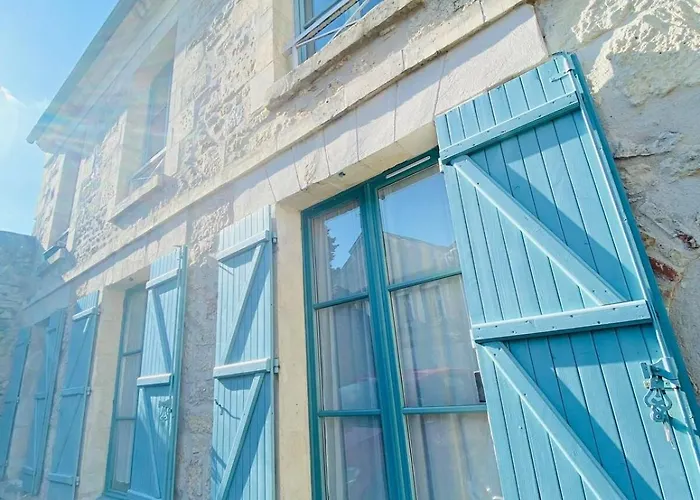 Le Des Remparts شقة